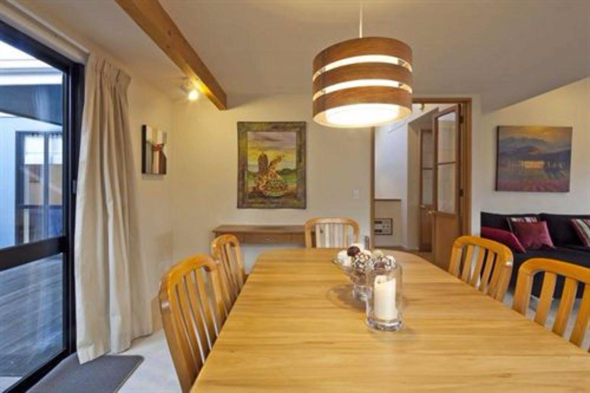 Apartments At Spinnaker Bay Куийнстаун Екстериор снимка