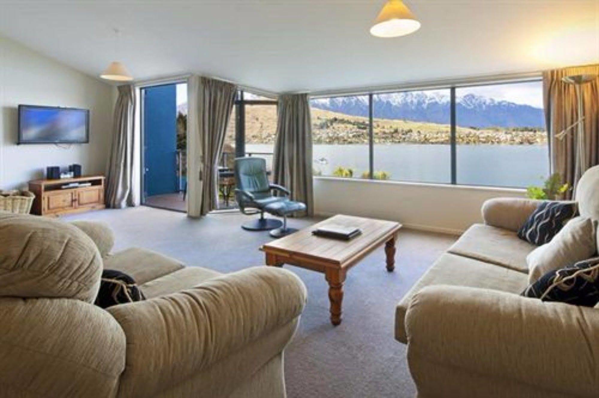 Apartments At Spinnaker Bay Куийнстаун Екстериор снимка