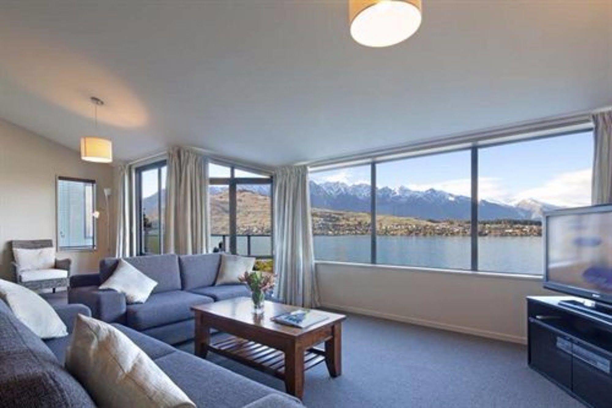 Apartments At Spinnaker Bay Куийнстаун Екстериор снимка