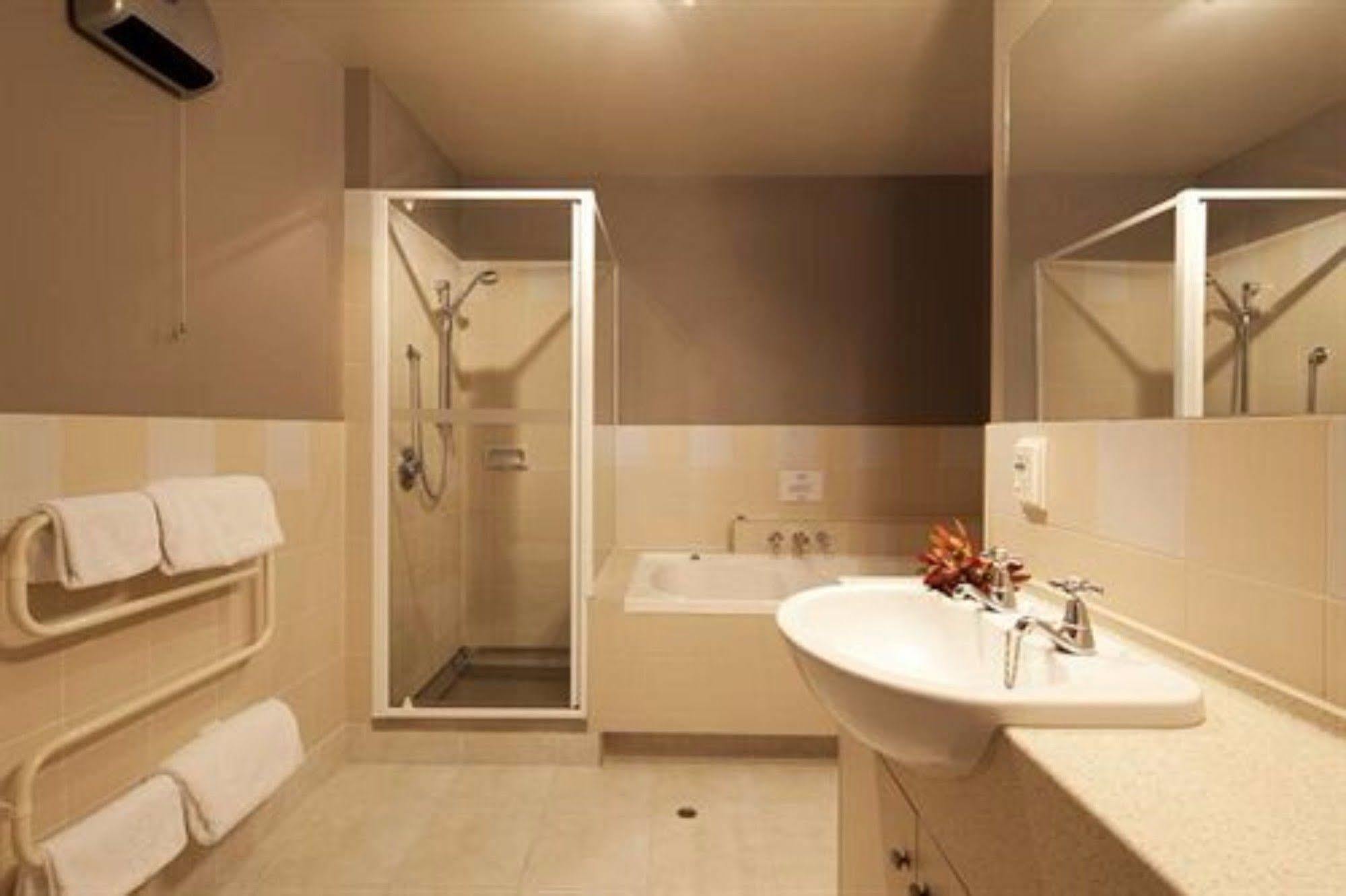 Apartments At Spinnaker Bay Куийнстаун Екстериор снимка