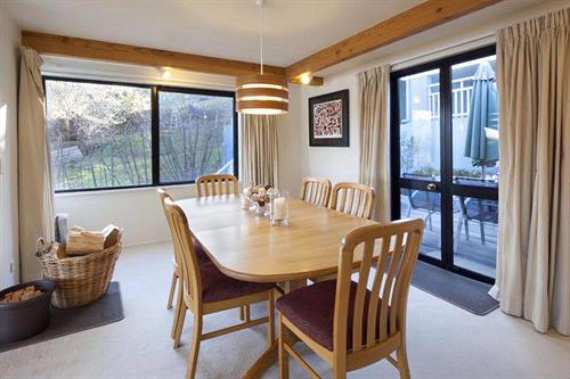 Apartments At Spinnaker Bay Куийнстаун Екстериор снимка