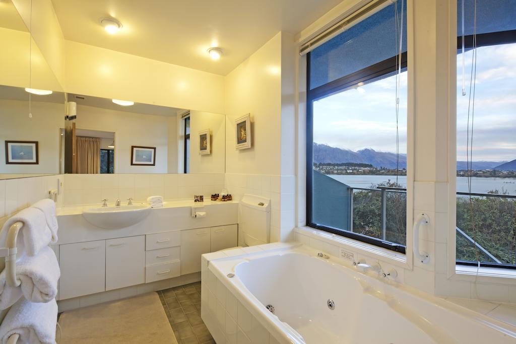 Apartments At Spinnaker Bay Куийнстаун Екстериор снимка