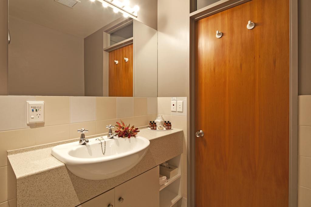 Apartments At Spinnaker Bay Куийнстаун Екстериор снимка