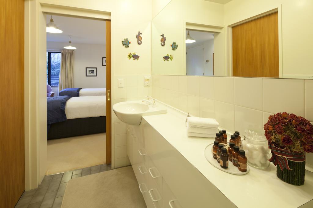 Apartments At Spinnaker Bay Куийнстаун Екстериор снимка