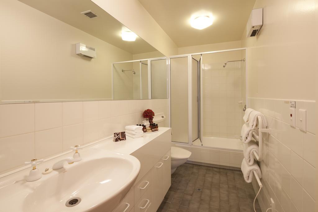 Apartments At Spinnaker Bay Куийнстаун Екстериор снимка